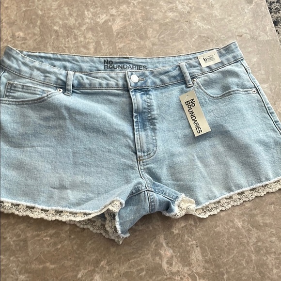 No Boundaries Light Blue Denim Women's Shorts - Picture 1 of 2